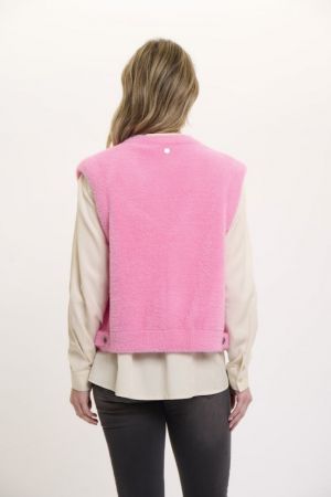  Bright pink